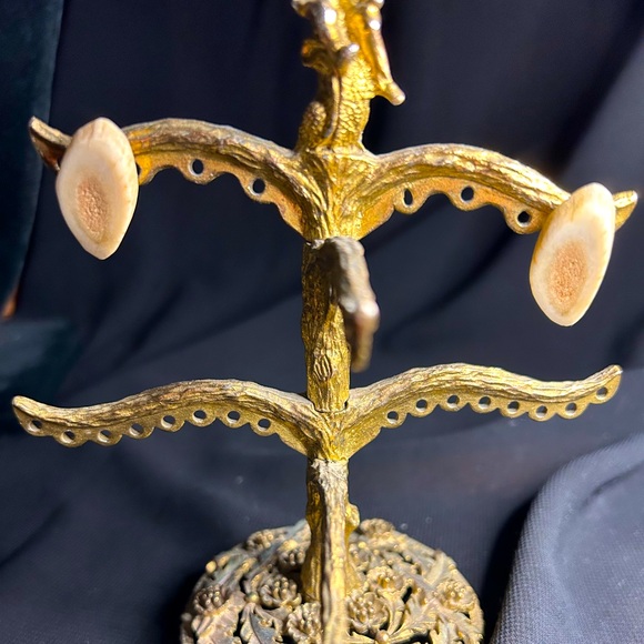 Vintage Jewelry - VTG Unique Resin Fake petrified wood screw back earrings. Unbranded